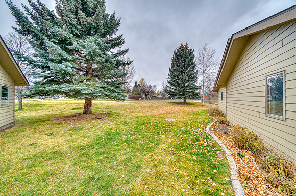 20251107_3928_SPRUCE_MEADOWS_DR_23