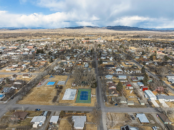 Hartmann_Photography_20260310_505_E_3rd_St_20260311-10