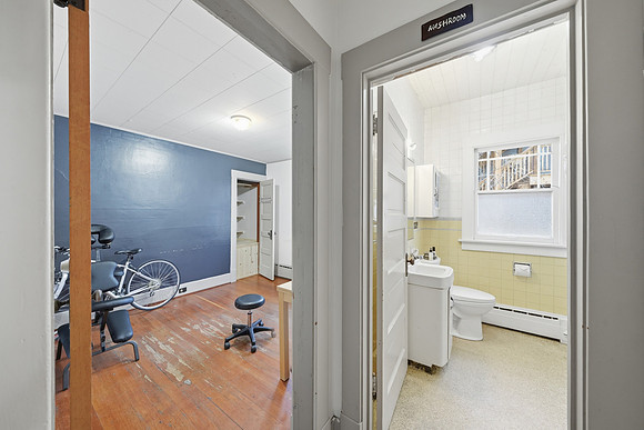 20260420_-_103_S_8th_AVe_021