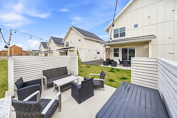 20260429_-_1976_Little_Cottage_058