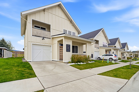 20260429_-_1976_Little_Cottage_059