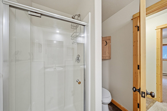 20260516_-_305_Lewis_Ave_West_Yellowstone_008