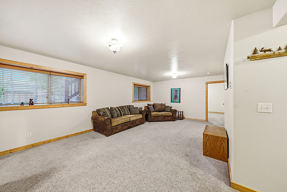 20260516_-_305_Lewis_Ave_West_Yellowstone_010