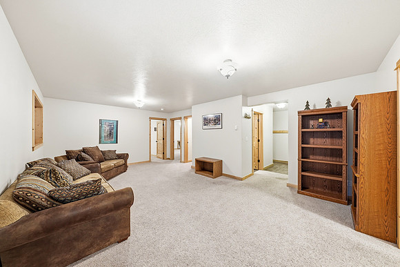 20260516_-_305_Lewis_Ave_West_Yellowstone_014