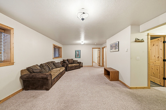 20260516_-_305_Lewis_Ave_West_Yellowstone_011