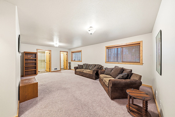 20260516_-_305_Lewis_Ave_West_Yellowstone_020