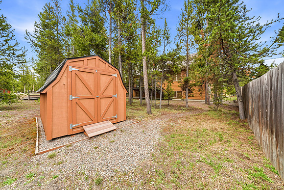 20260516_-_305_Lewis_Ave_West_Yellowstone_048