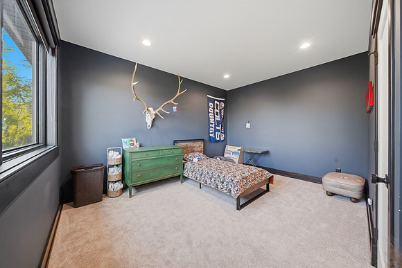 2211_Heeb_Road_Manhattan_012