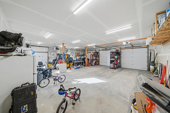 2211_Heeb_Road_Manhattan_042