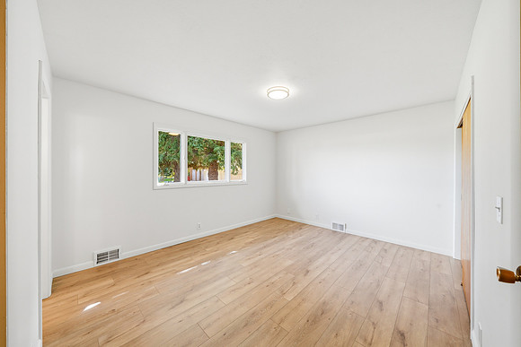 6150_Pleasant_Street_Manhattan_003