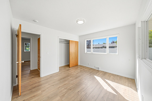 6150_Pleasant_Street_Manhattan_002