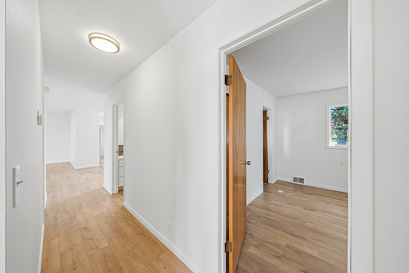 6150_Pleasant_Street_Manhattan_007