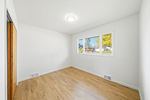 6150_Pleasant_Street_Manhattan_009