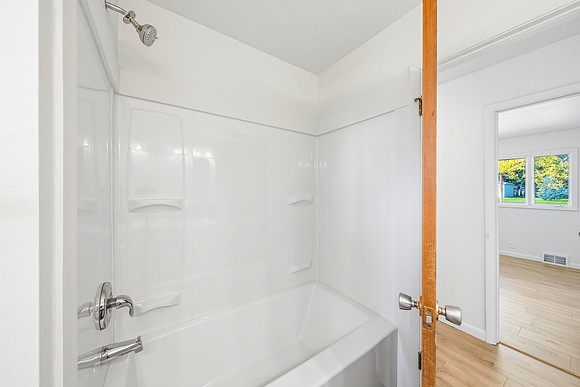 6150_Pleasant_Street_Manhattan_012
