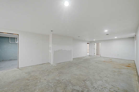 6150_Pleasant_Street_Manhattan_028