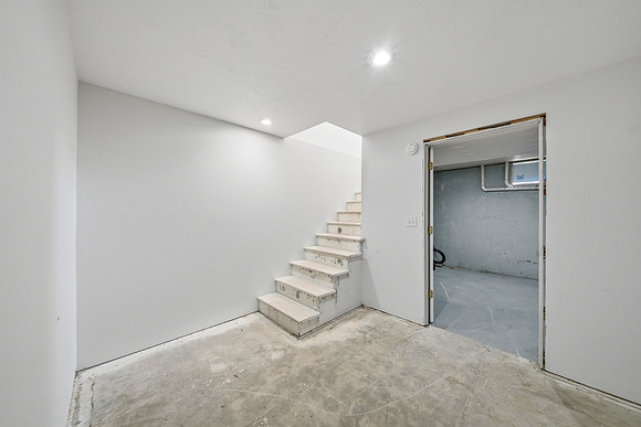 6150_Pleasant_Street_Manhattan_029