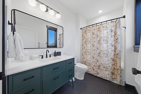 2211_Heeb_Road_Manhattan_015