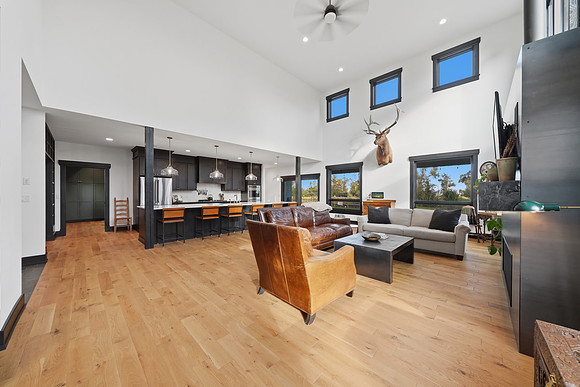 2211_Heeb_Road_Manhattan_041