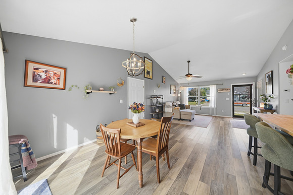 908_Paisley_Drive_Belgrade_018