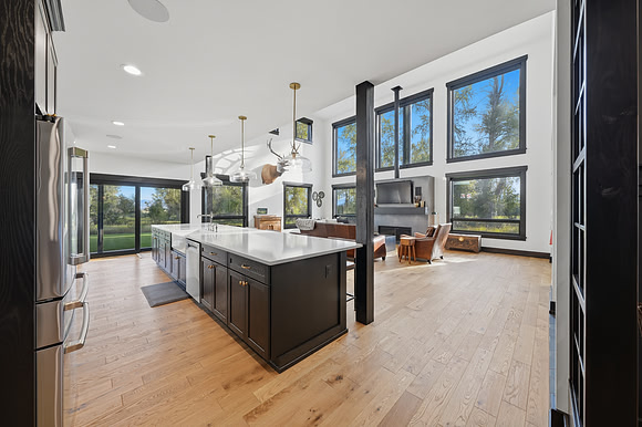 2211_Heeb_Road_Manhattan_006