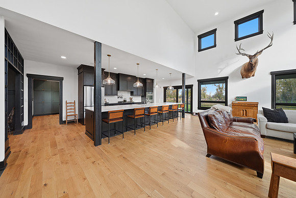 2211_Heeb_Road_Manhattan_040