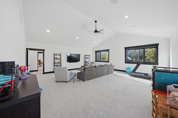 2211_Heeb_Road_Manhattan_023