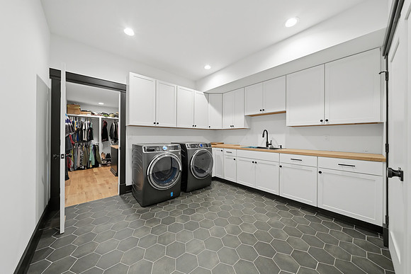 2211_Heeb_Road_Manhattan_034