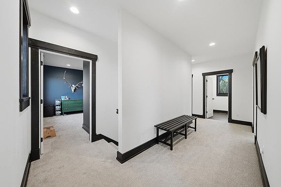2211_Heeb_Road_Manhattan_025
