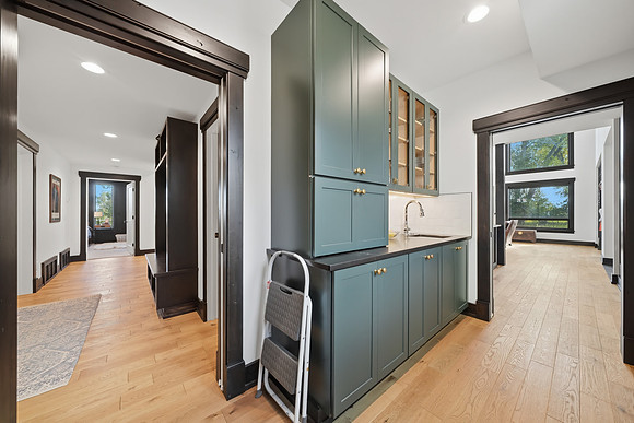2211_Heeb_Road_Manhattan_037