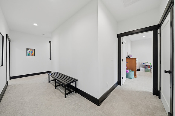 2211_Heeb_Road_Manhattan_021