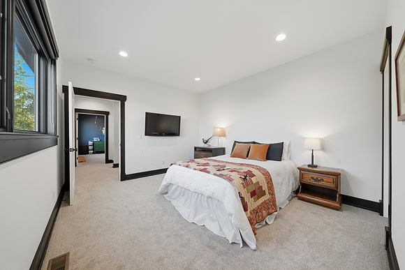 2211_Heeb_Road_Manhattan_016