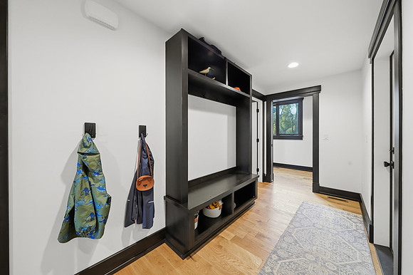 2211_Heeb_Road_Manhattan_035